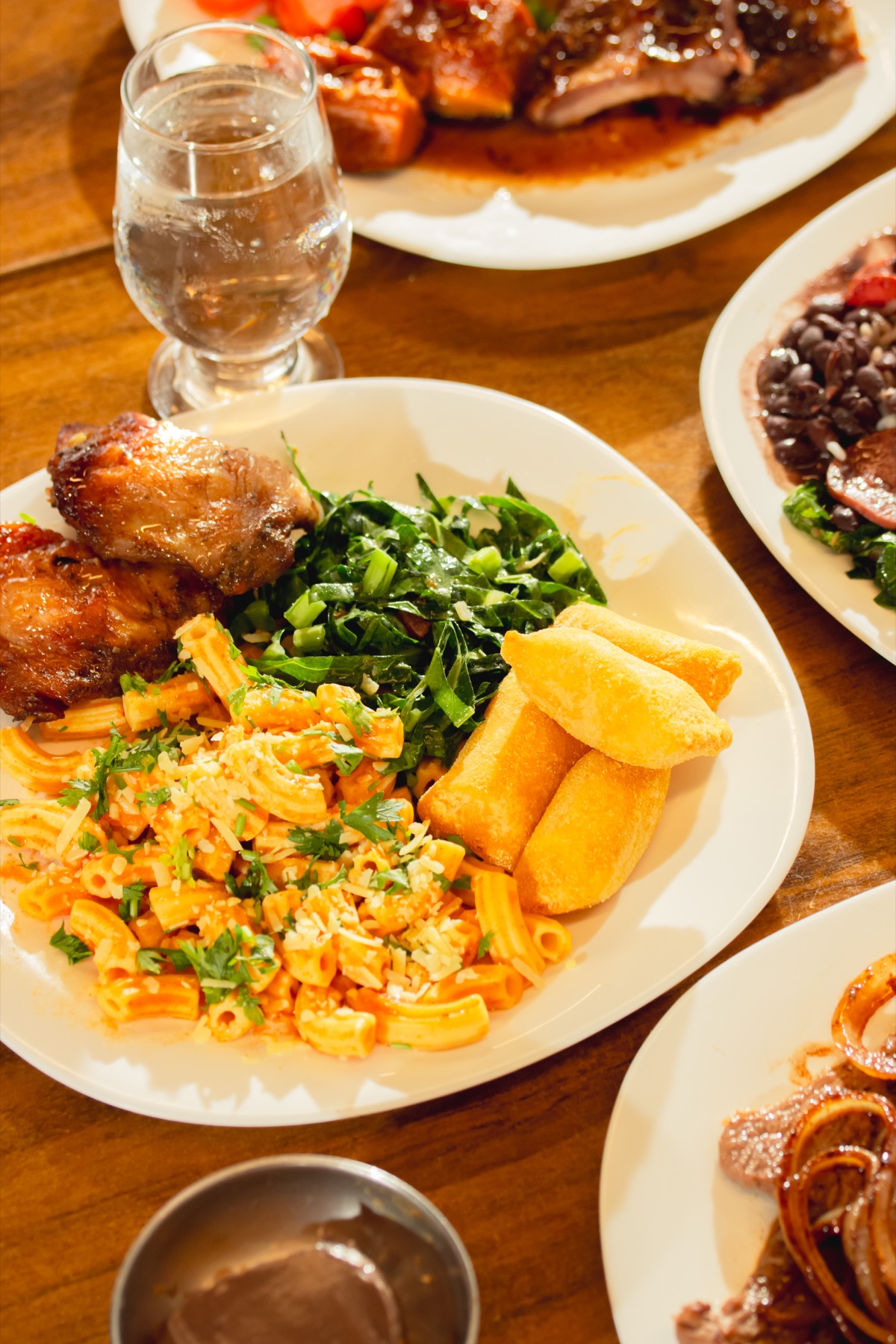 Refeições variadas preparadas pelo Restaurante Anzolin